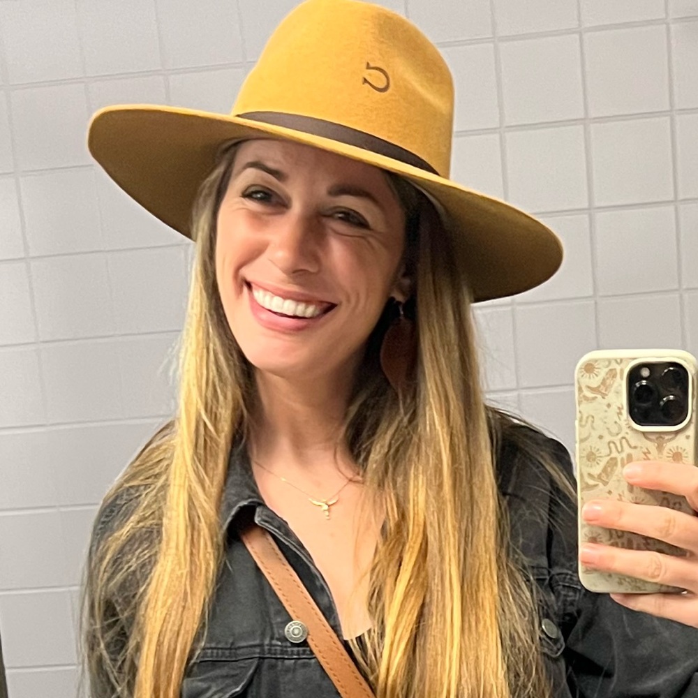 Meet your Posher, Jennifer